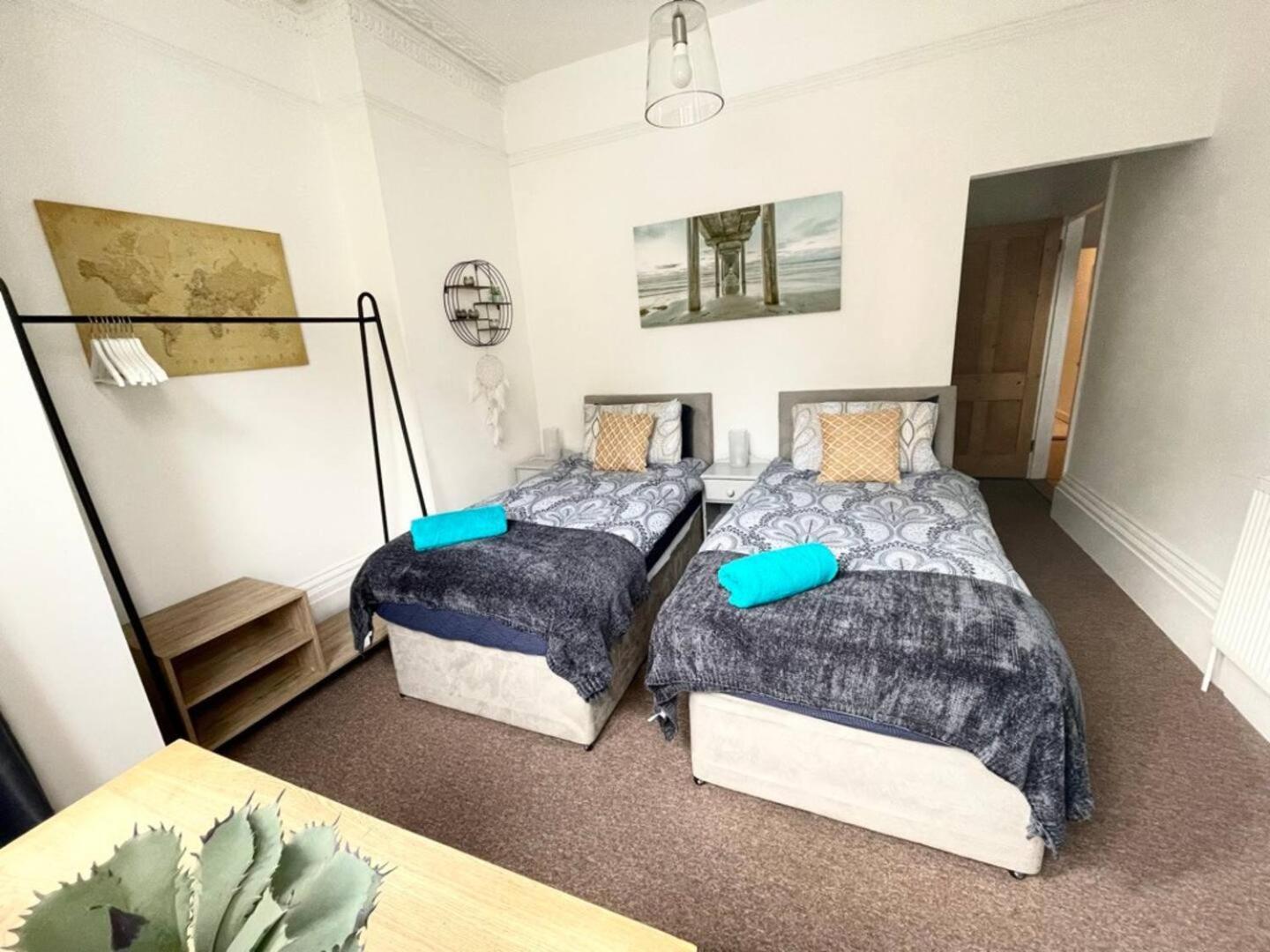 Family Friendly Flat Just Minutes From The Beach! Portsmouth Exterior photo