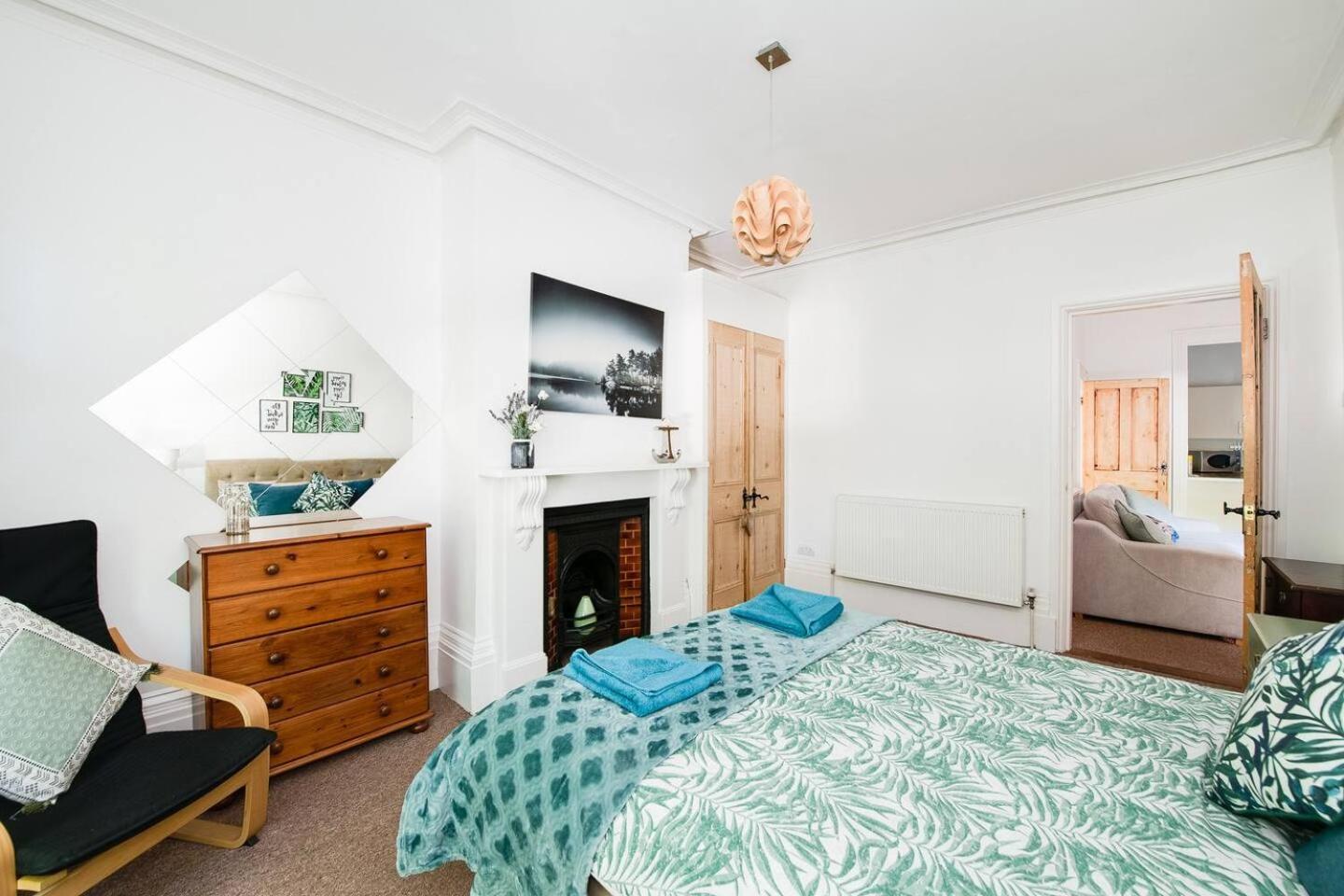 Family Friendly Flat Just Minutes From The Beach! Portsmouth Exterior photo